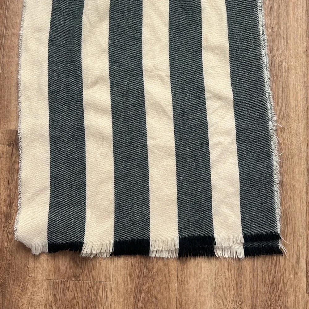 Urban Outfitters Silence +‎ Noise Black and Cream Scarf